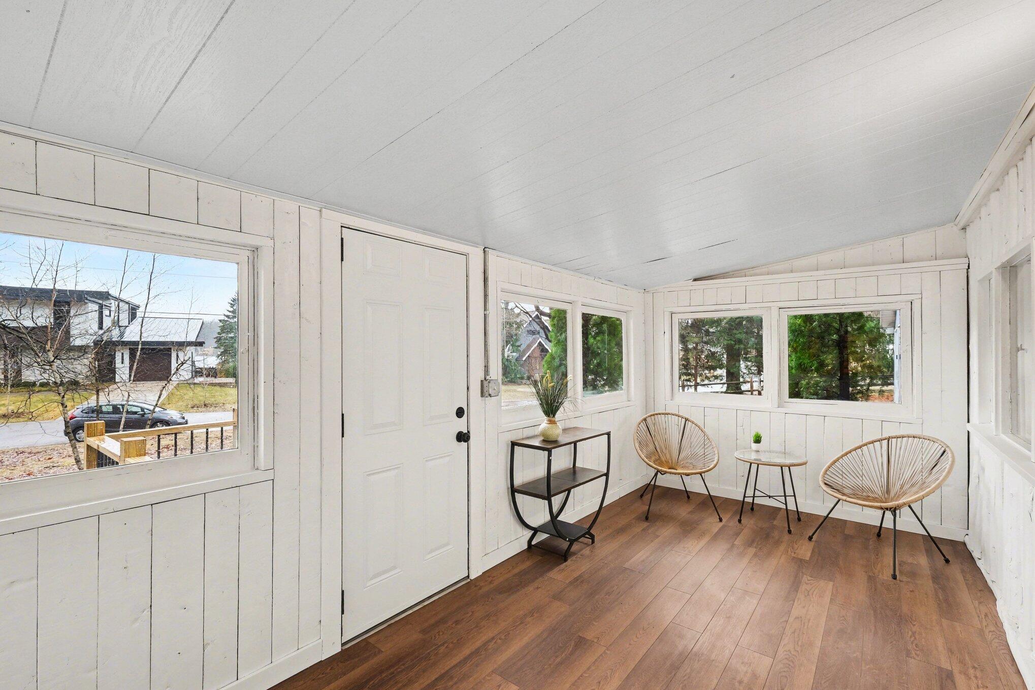 Image 4: Mudroom