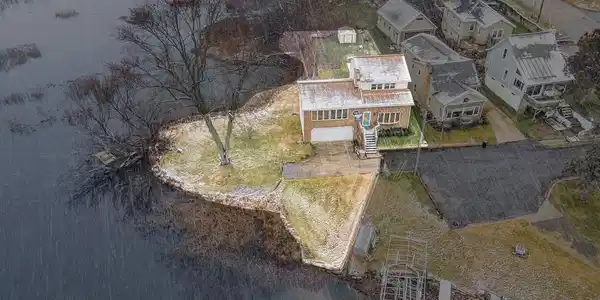 116 Lakefront Drive