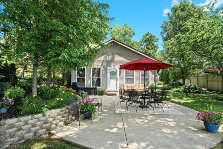 584 Black Oaks Trail