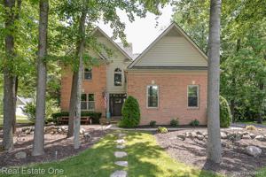 1091 E EASTWOOD SHORE Drive