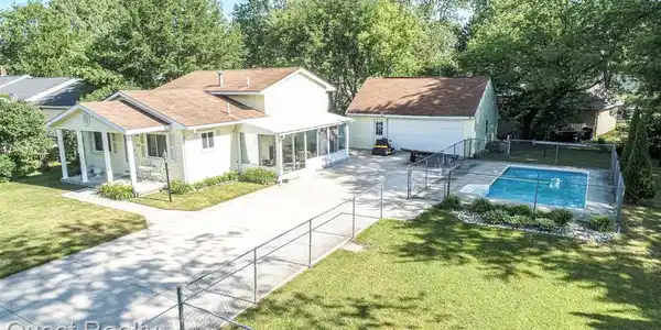 5524 S AYLESBURY Drive