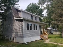 390 SHERWOOD LANE