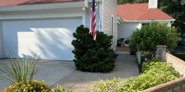 Image 3: landing lane front 2