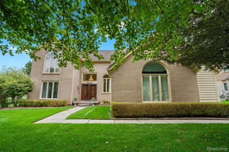6034 Beachwood Drive