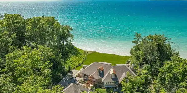 4201 N High Bluffs Drive