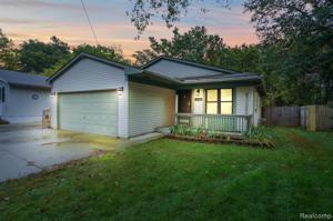 6735 FORESTLAWN Drive