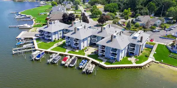 400 Lakeview Court