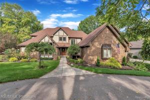 4921 OAK TREE Court