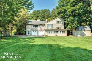 2427 S Lakeshore Rd