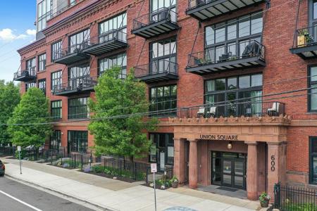 600 Broadway Avenue