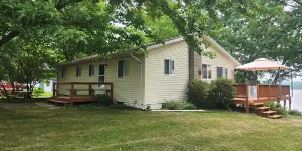 6066 N Island View Lane
