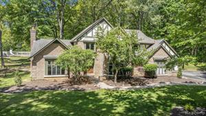 8065 WOODVIEW Road