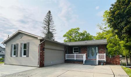 11098 OAKWOOD Drive
