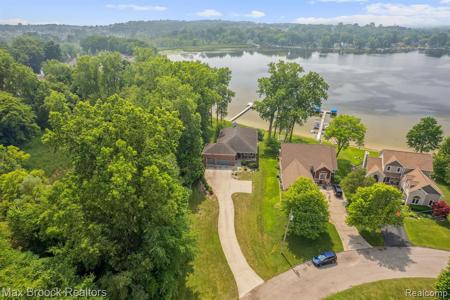 172 EDGELAKE Drive