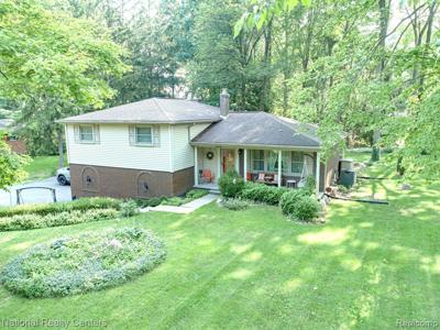 5600 WARBLER Drive