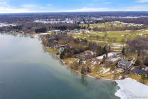 3329 W SHORE Drive