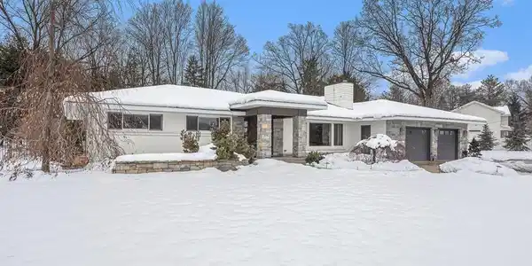 7106 Driftwood SE Drive