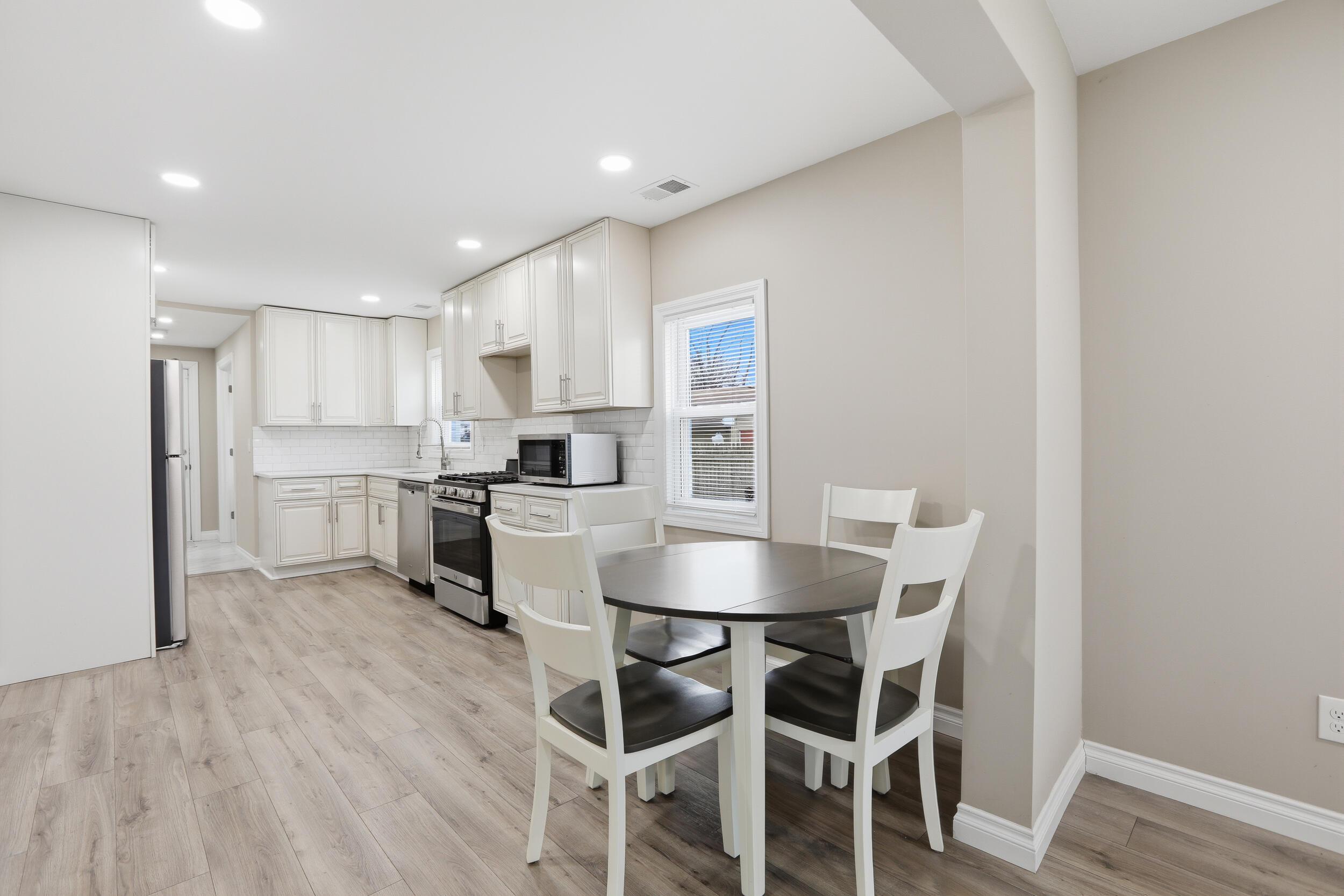 Image 4: 12_3995 cresthaven dr-12