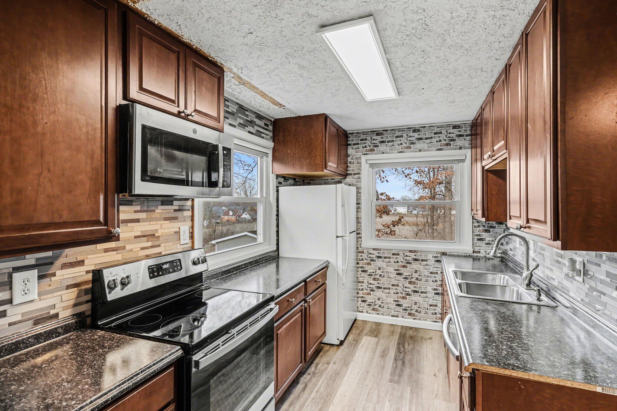 Image 4: 009_file_1110