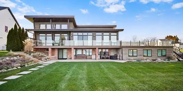 126 ROBINDALE Court