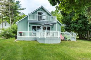 8072 LAKESHORE Road