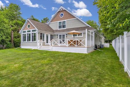 1073 S Lakeshore Road