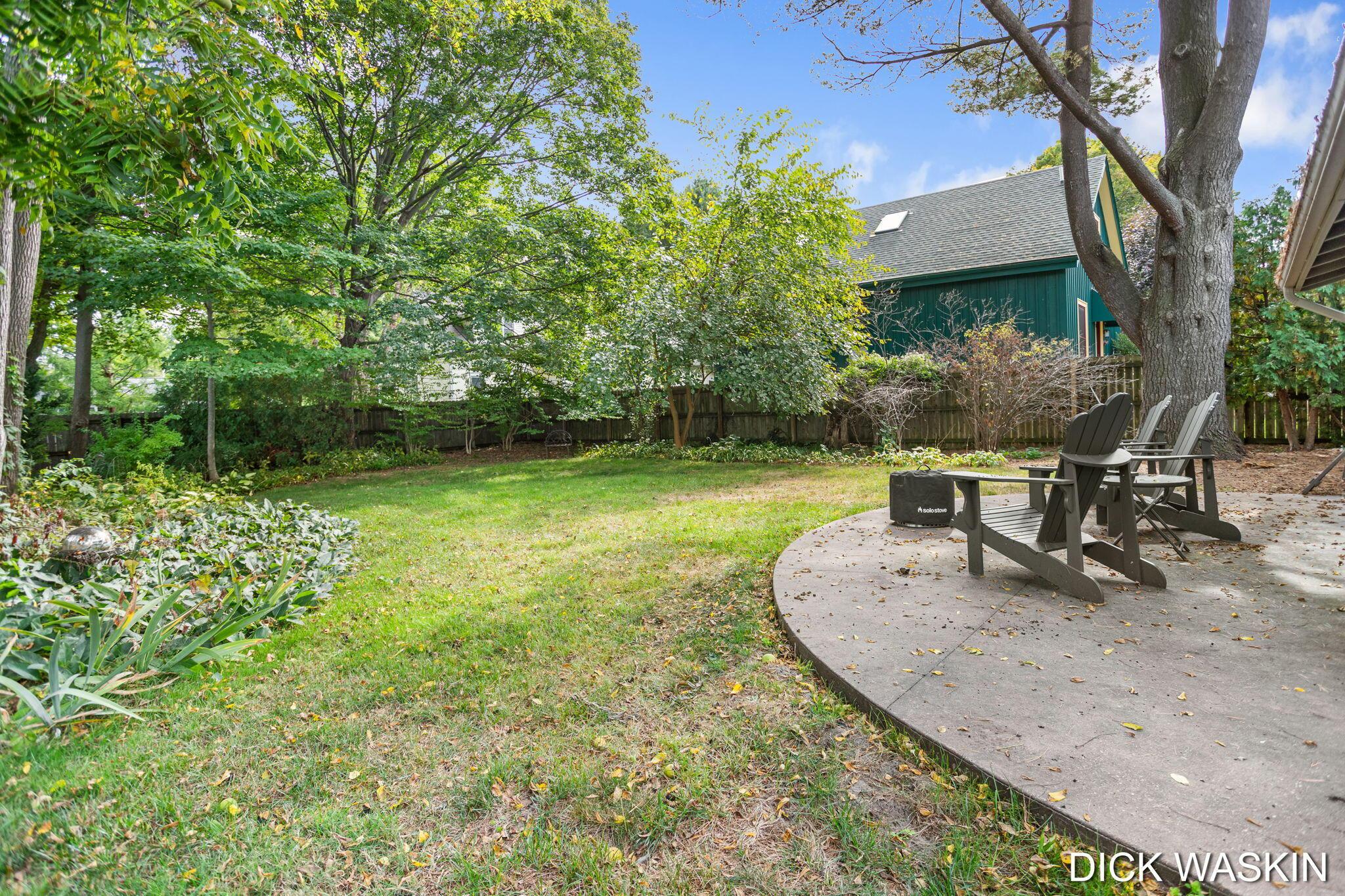 Image 3: 7-web-or-mls-43-ellis