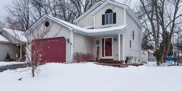 5134 OAKCLIFF Drive