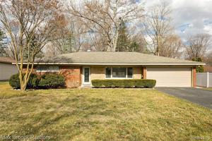 2754 WOODBINE Drive