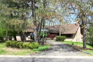1789 LONG LAKE SHORE Drive