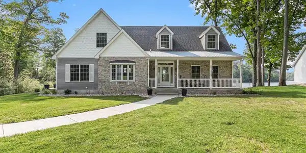 6328 N Noreika