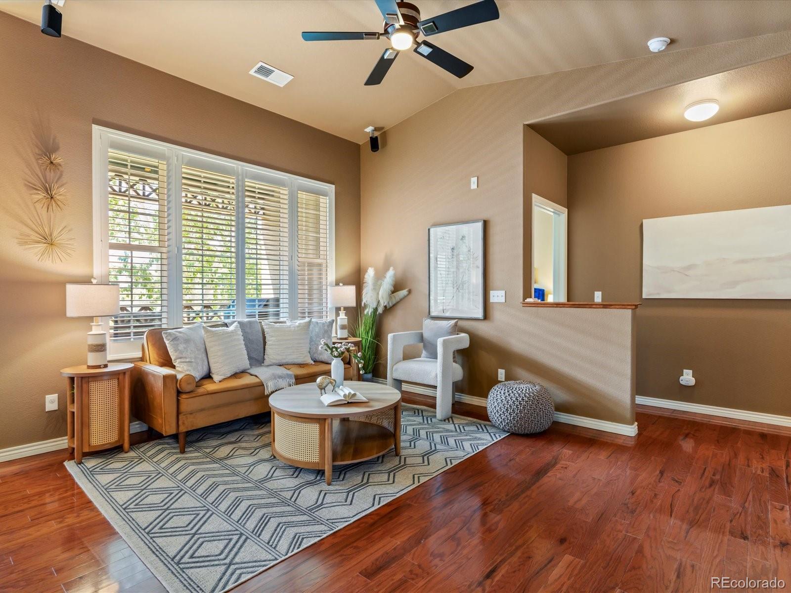 Image 4: Hardwood floors