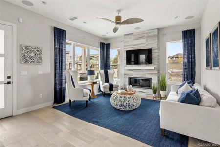 888 S Valentia Street