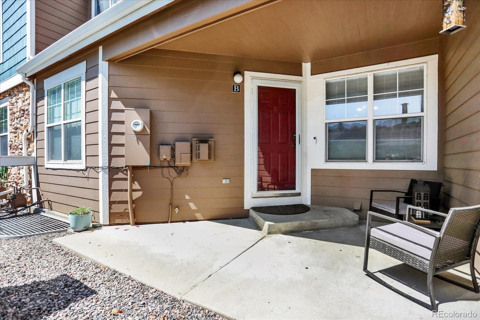Image 3: Front entrance