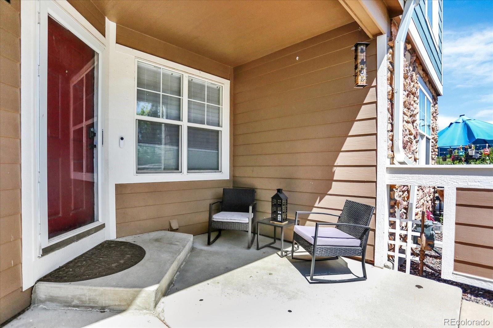 Image 4: Patio on front