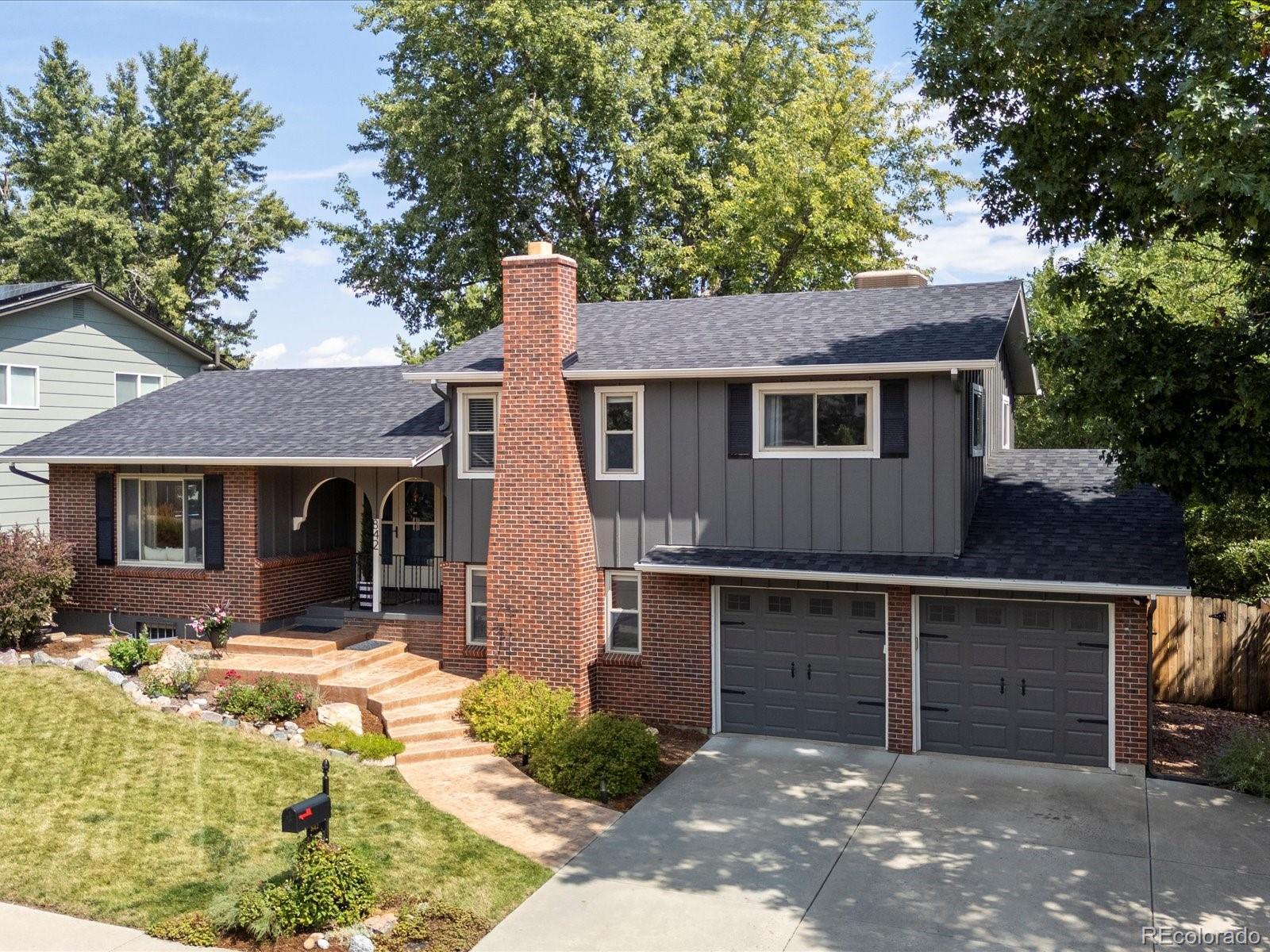 Image 1: 842 S Newcombe WayLakewood, CO