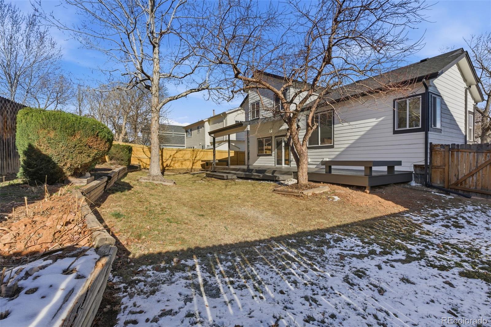 Image 3: Back right side corner yard