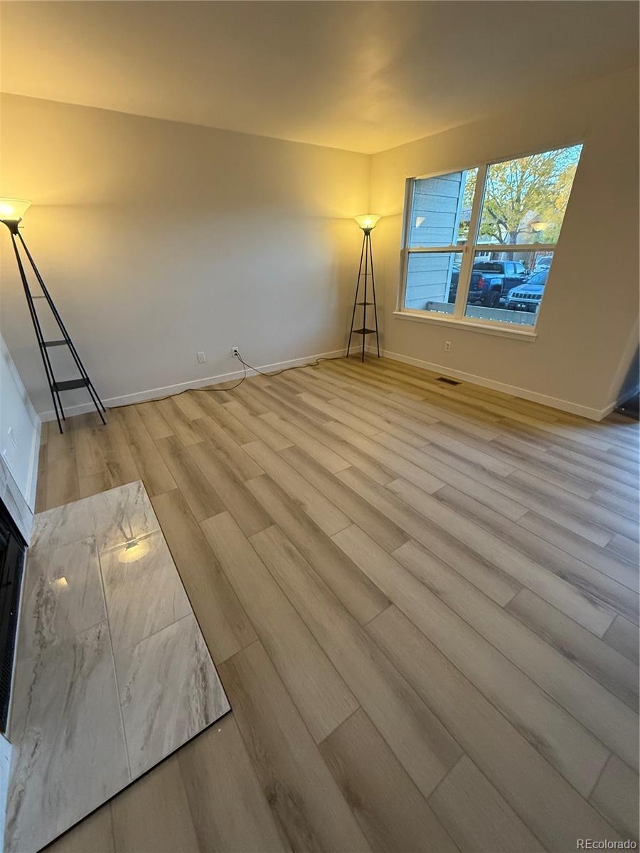 Image 2: Living Image 2: Living