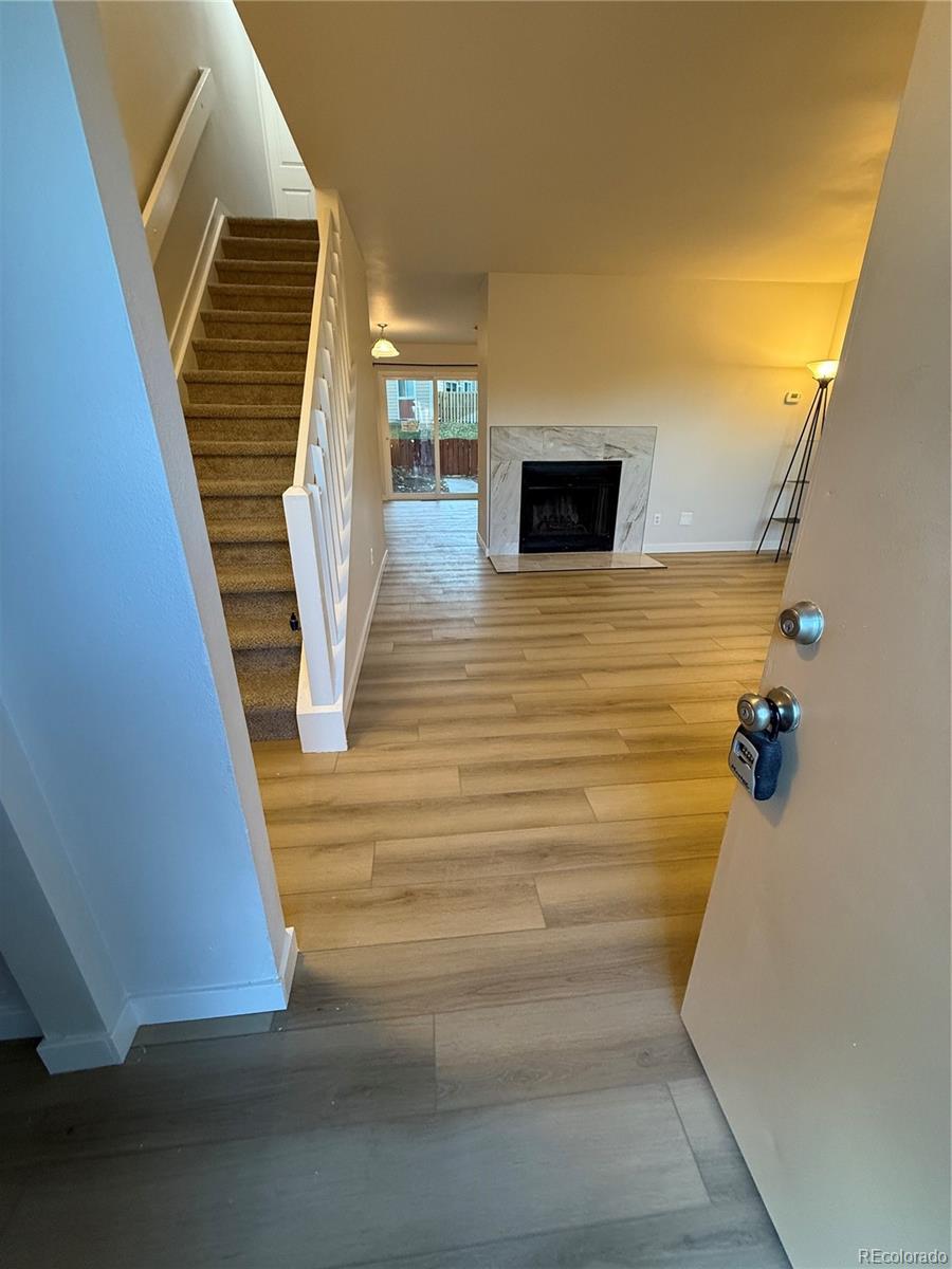 Image 4: Entry Image 4: Entry