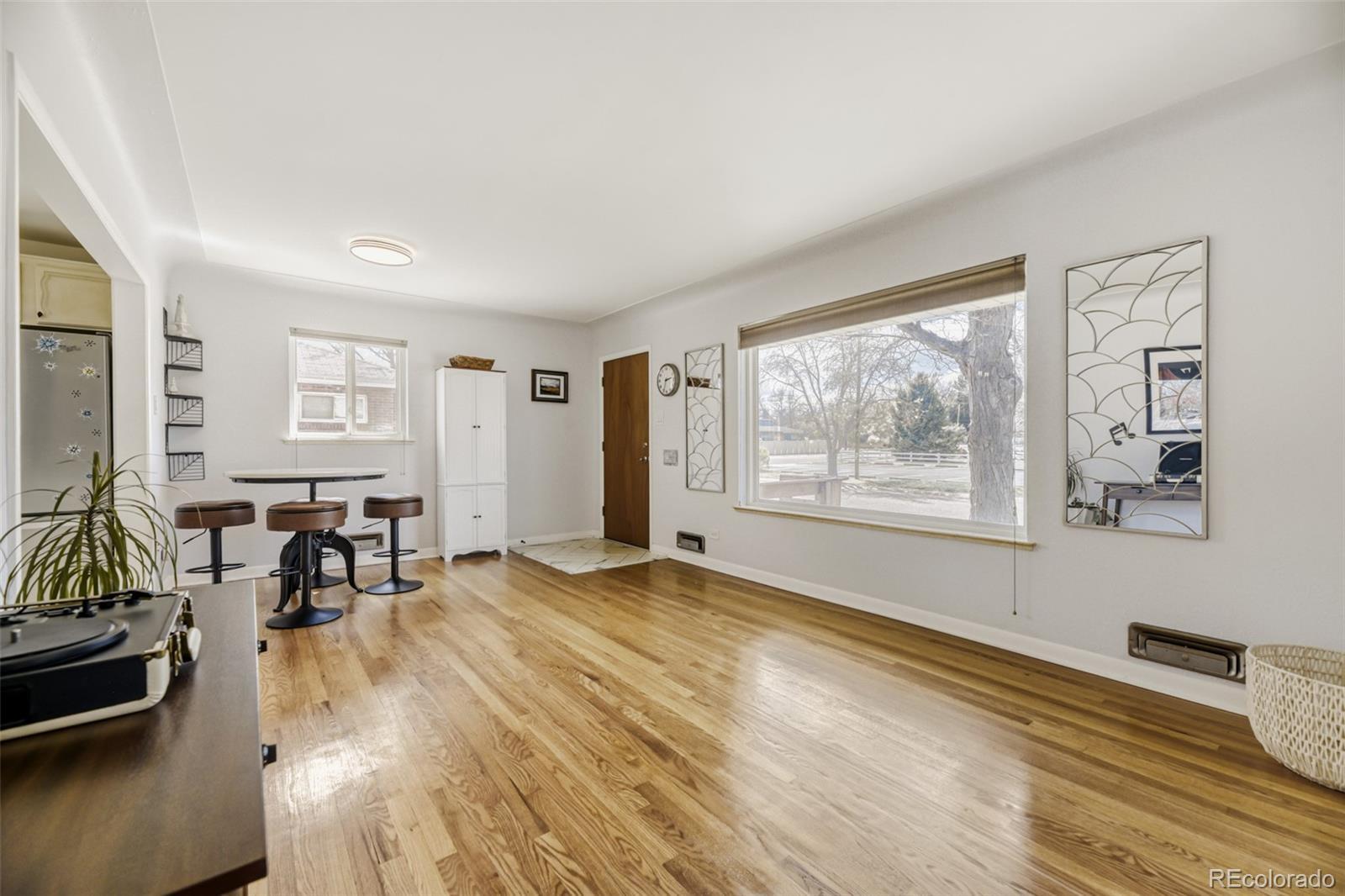 Image 3: Living room entry