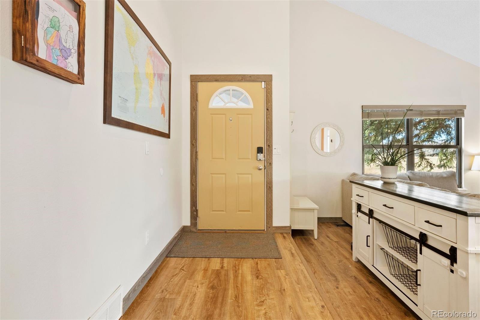 Image 4: Entry Foyer.