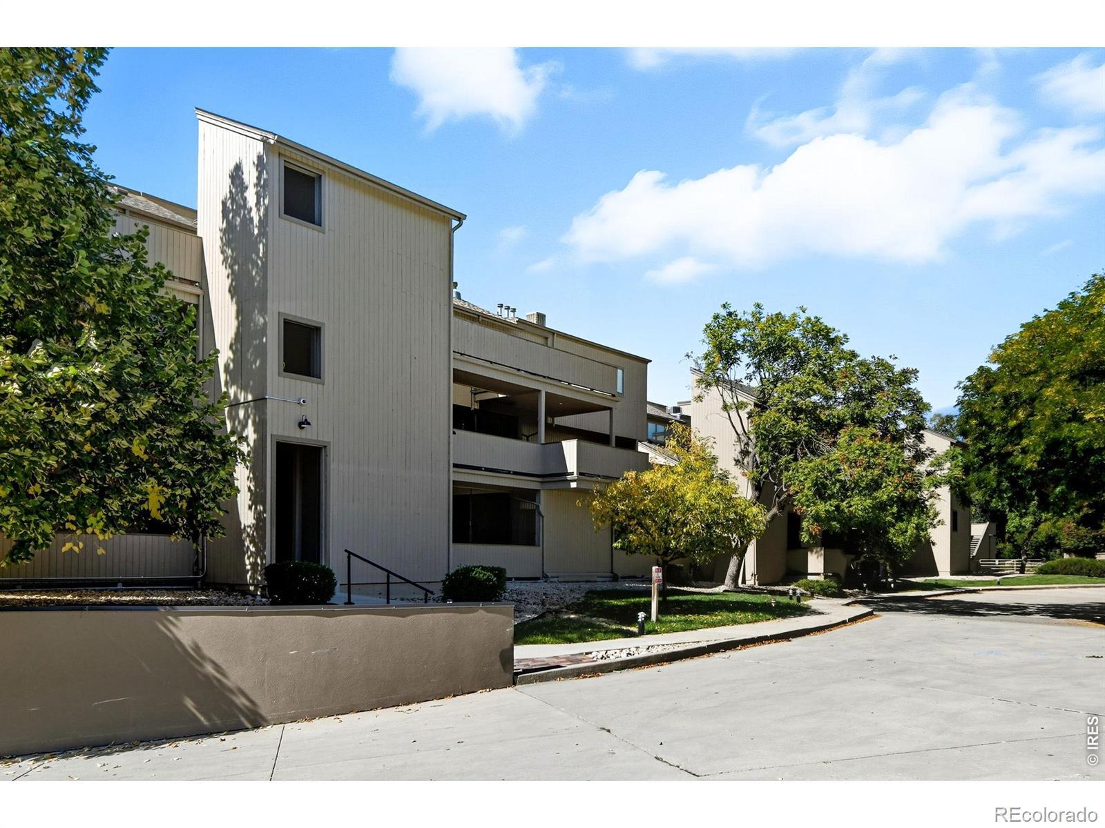 Image 1: Fantastic Kalmia Court Location!