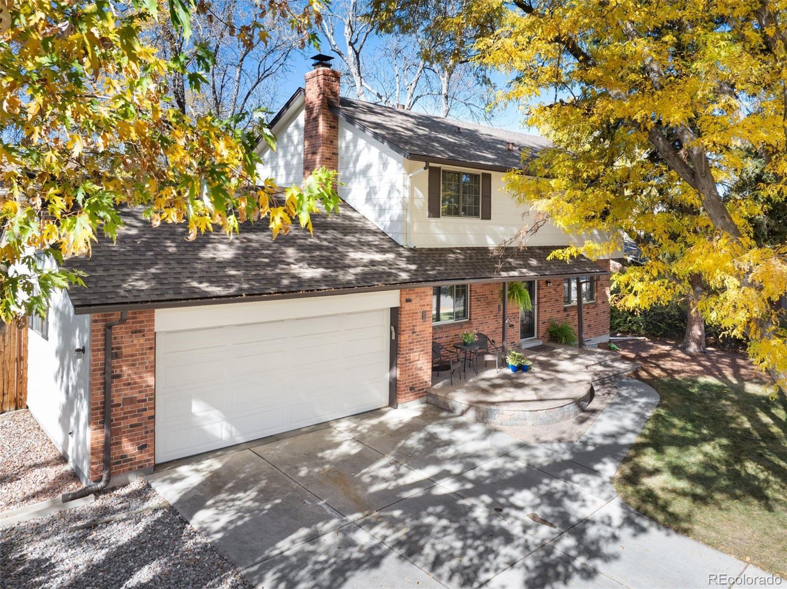 Image 3: Classic 2-story charm Image 3: Classic 2-story charm