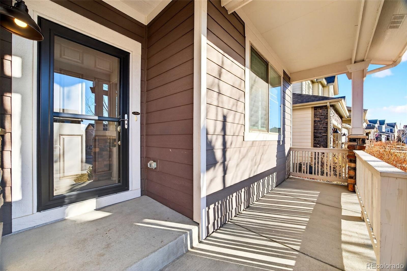 Image 4: Incredible front porch