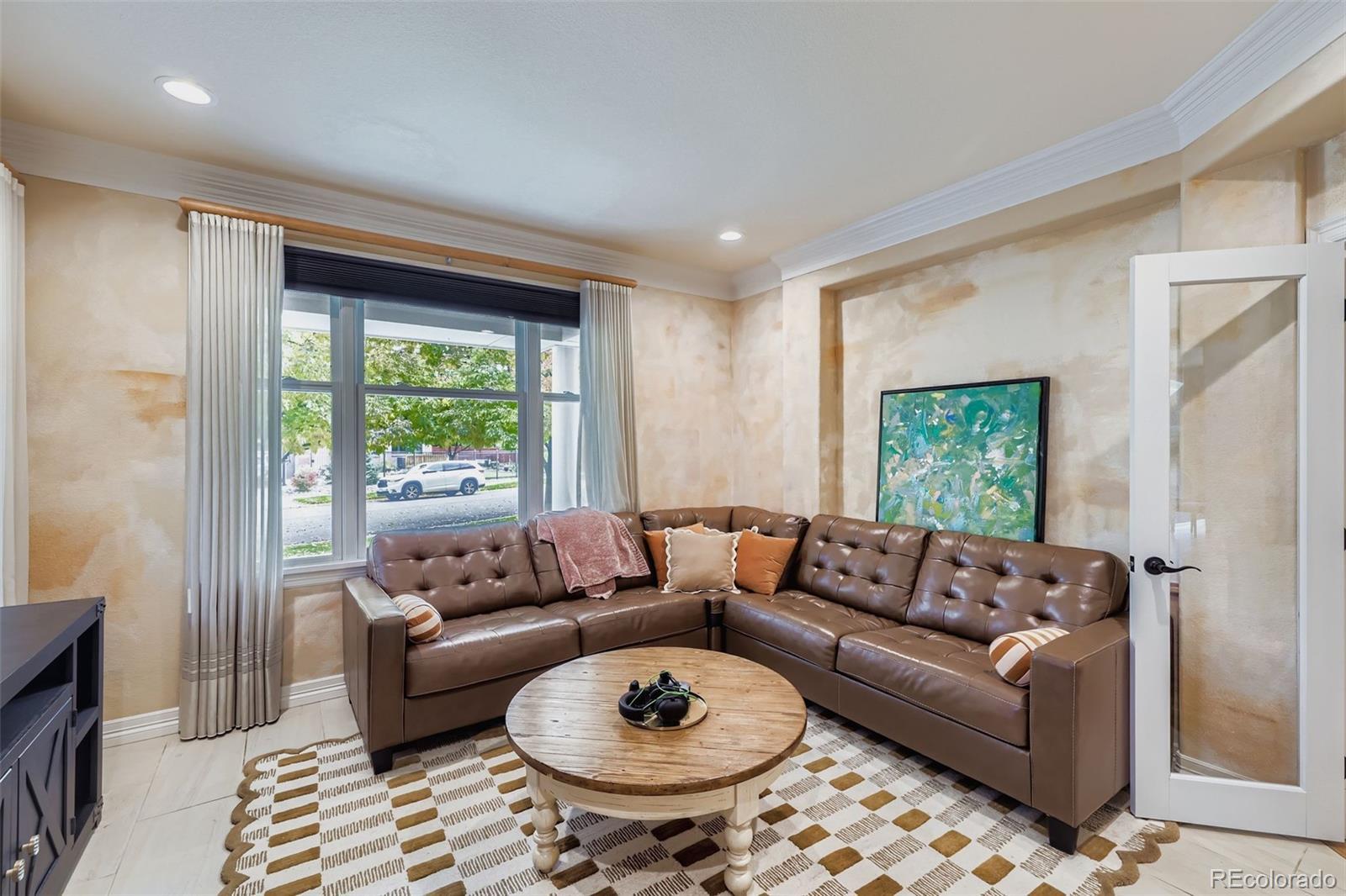Image 4: Cozy Front Room