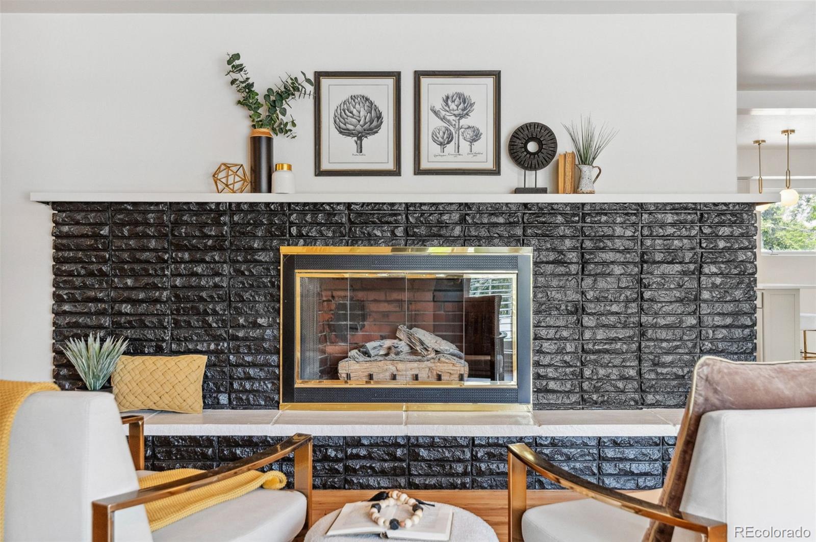 Image 4: Functioning Gas fireplace