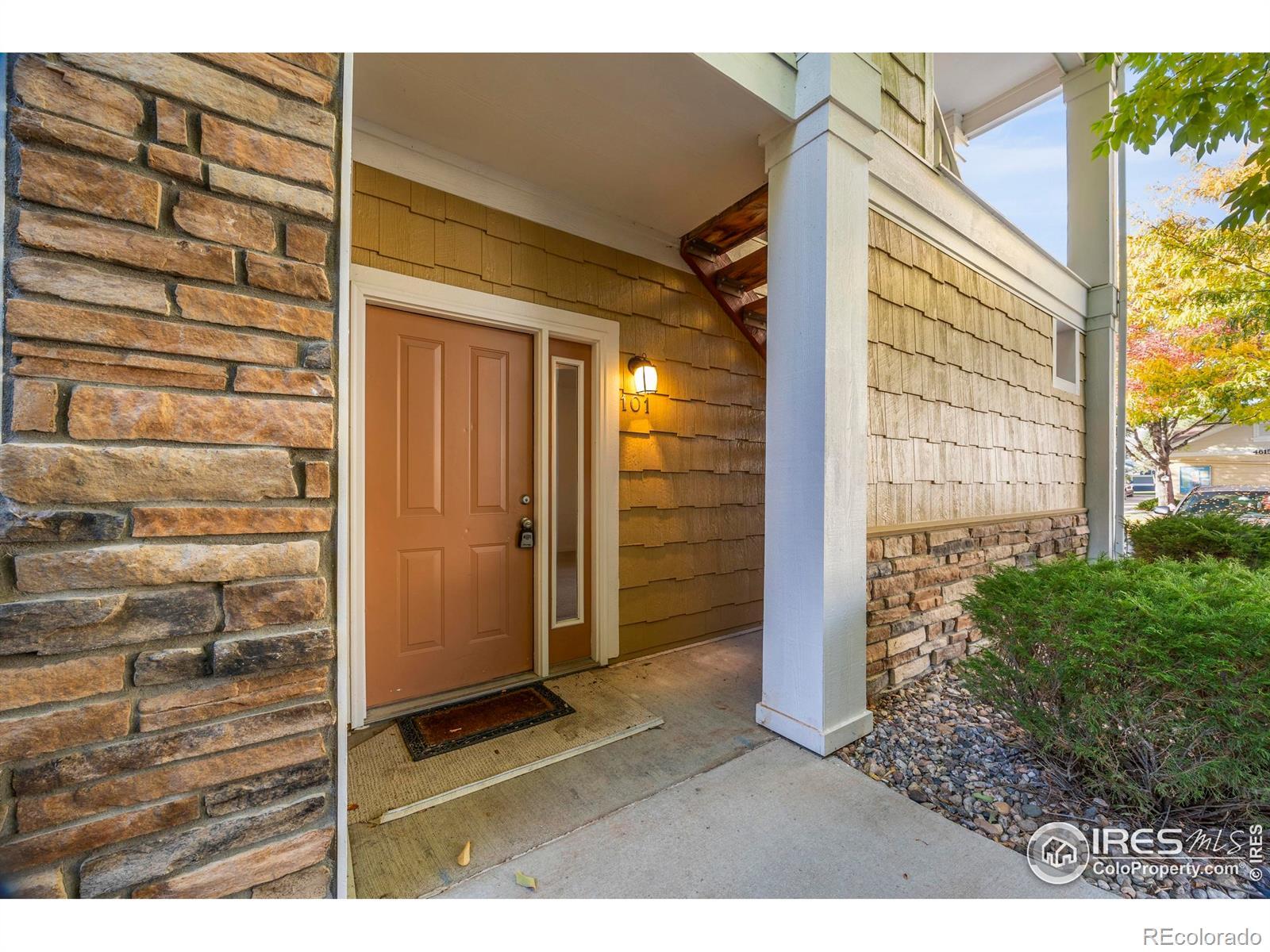 Image 4: Covered Front Porch