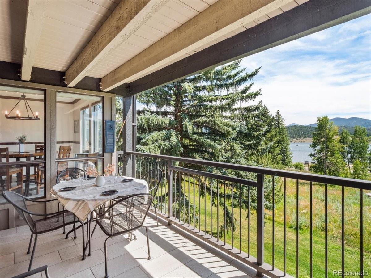 Image 3: Deck with views to lake