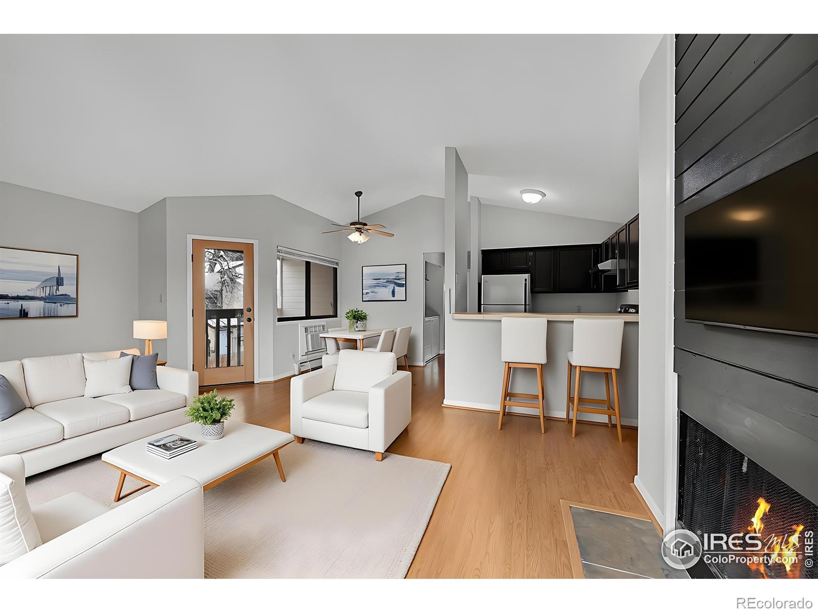 Image 2: This image has been virtually staged to show potential use of space.