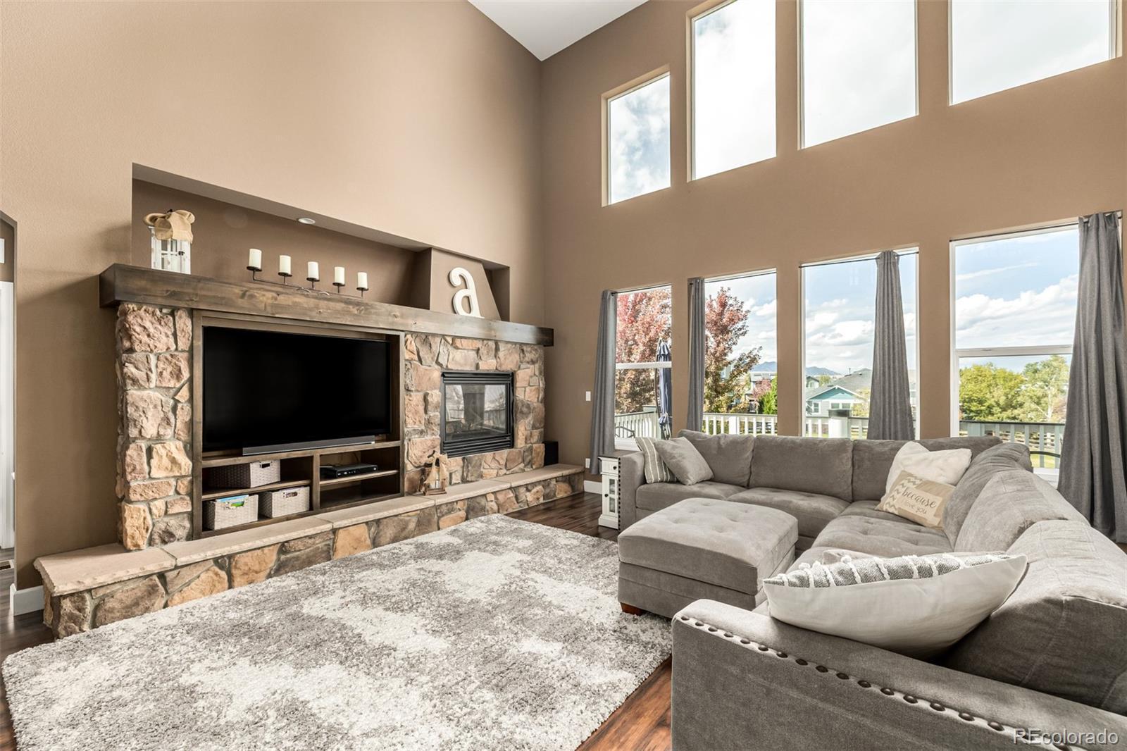 Image 3: amazing great room Image 3: amazing great room